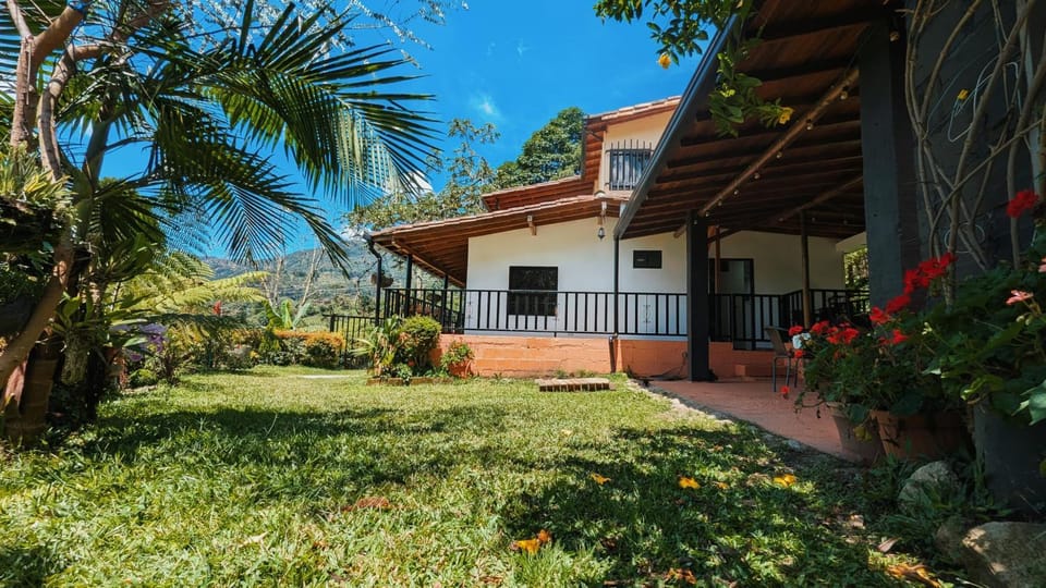 Lume refugio House in Antioquia