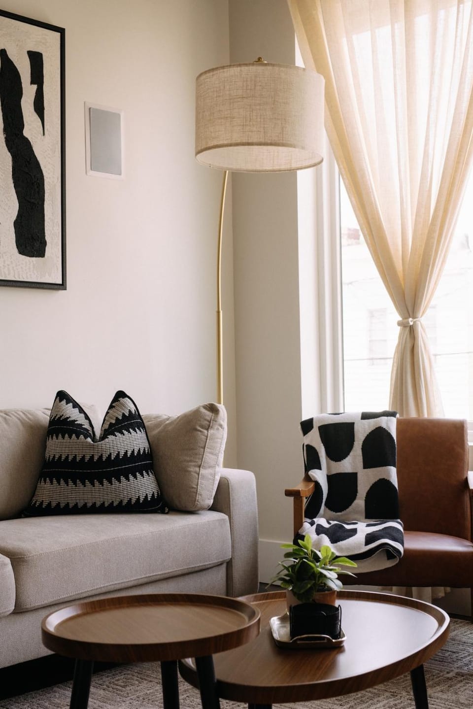 LUXE 3BR with Free Parking & Backyard and 15min to NYC Apartment in Kearny