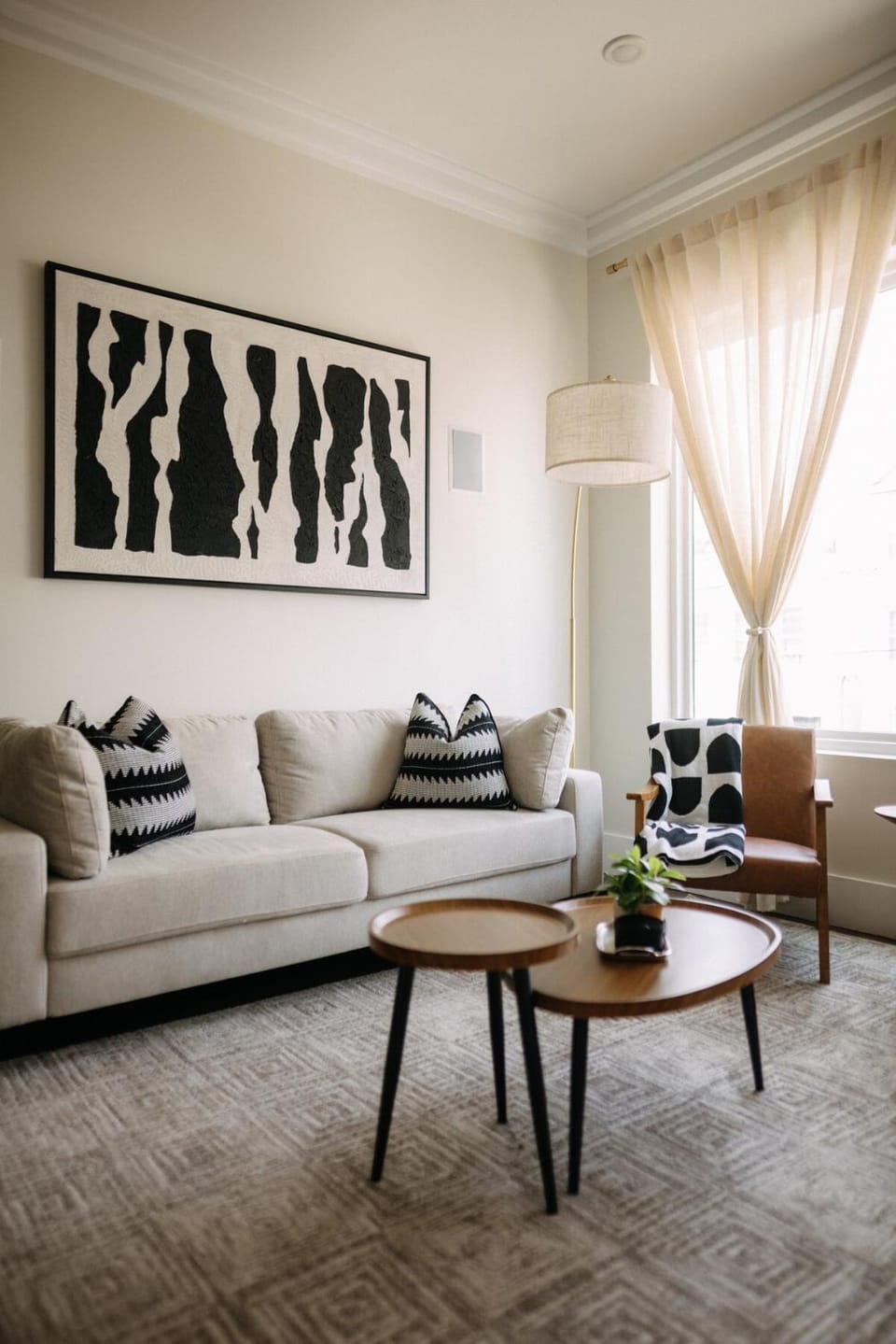 LUXE 3BR with Free Parking & Backyard and 15min to NYC Apartment in Kearny