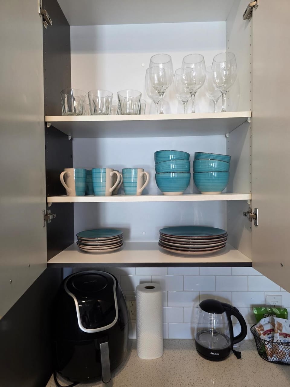 1-BED Apartment Walk to Petco Park, Gazlamp, Convention Center Free Parking, Pool, Hot Tub Apartment in San Diego
