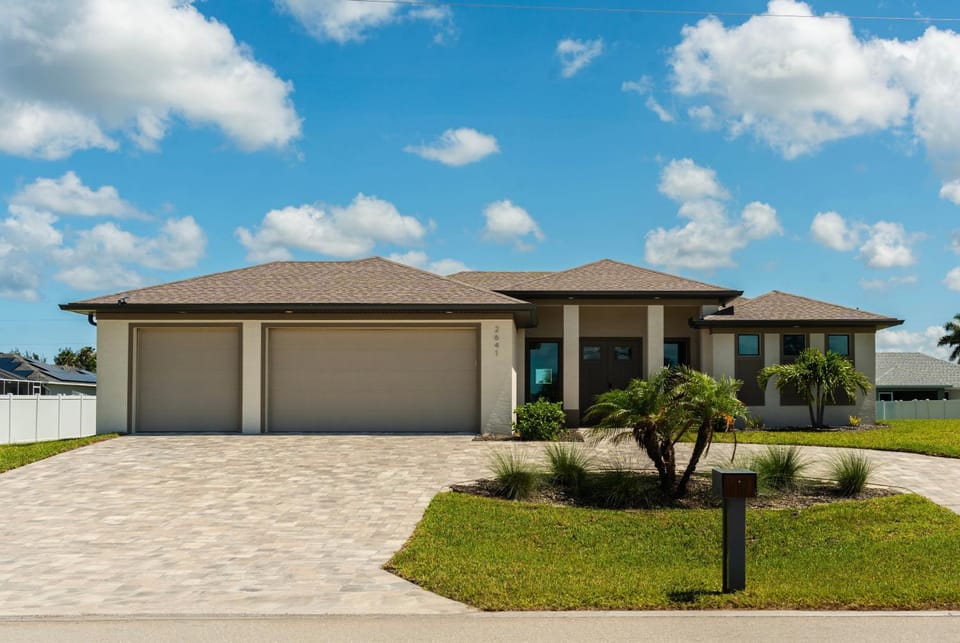 Sunny Tropicana Cape Coral House in Cape Coral
