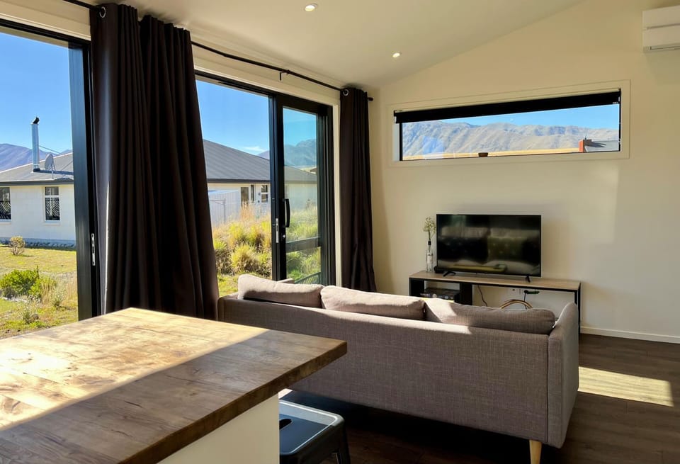 Summer, TV and multimedia, View (from property/room), Living room, Seasons