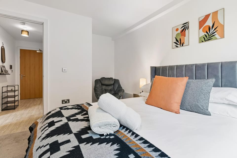 Bed, Decorative detail, Bedroom, towels, towels, wardrobe
