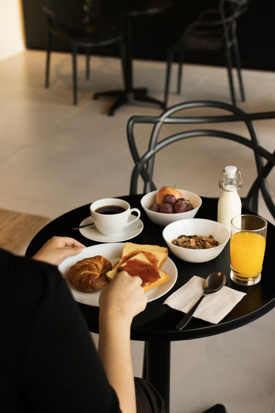 Food and drinks, Dining area, Breakfast, Continental breakfast, Drinks