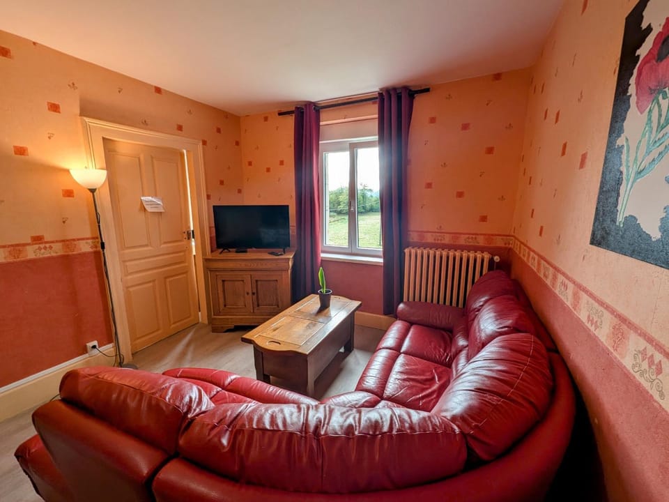 Appartement rénové au pied des Mille Étangs, 3 chambres - FR-1-583-410 House in Bourgogne-Franche-Comté