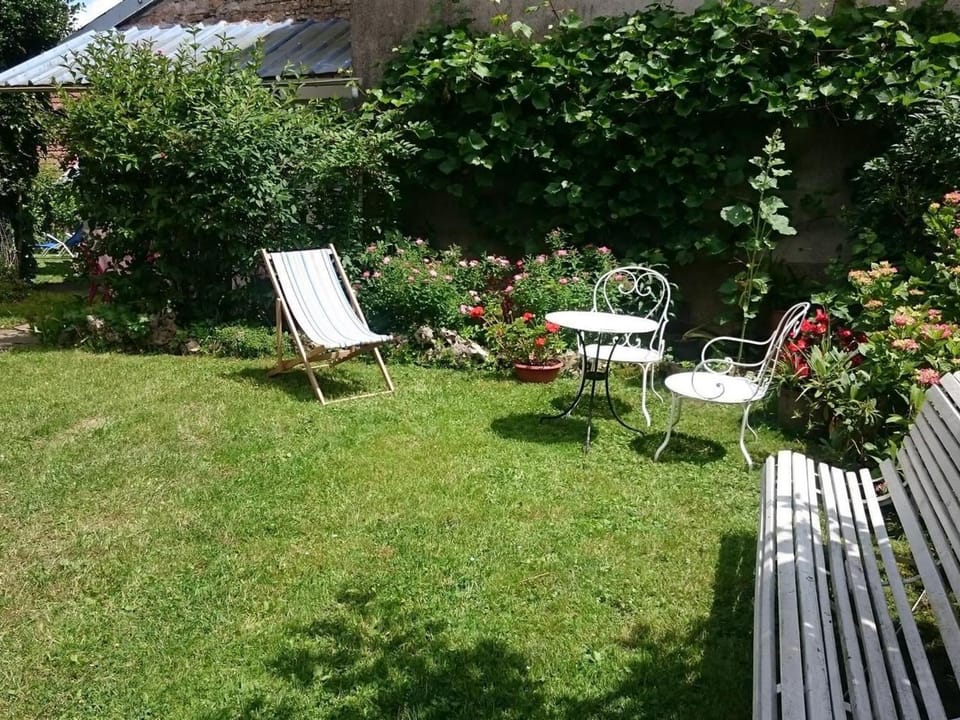 Gîte Les Glycines - Calme avec wifi et animaux admis - FR-1-583-402 House in Bourgogne-Franche-Comté