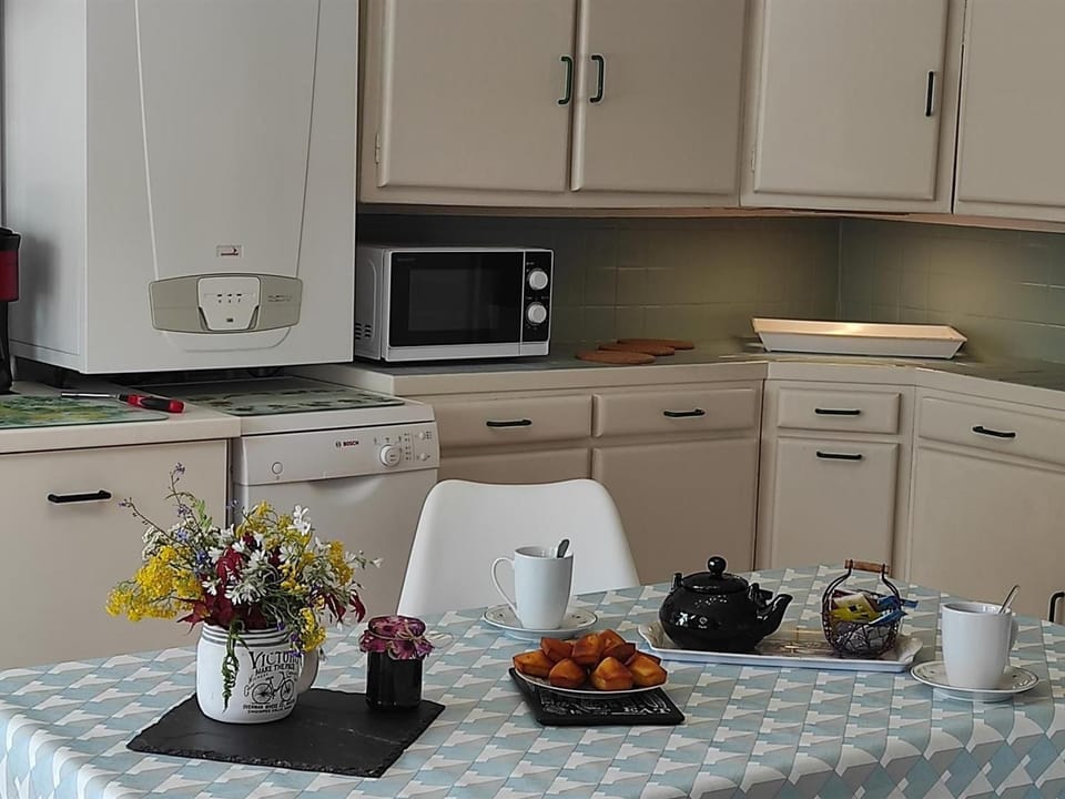 Gîte Les Glycines - Calme avec wifi et animaux admis - FR-1-583-402 House in Bourgogne-Franche-Comté
