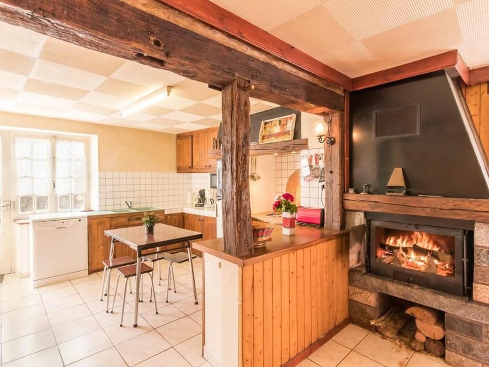 Gîte authentique 5 pers avec cheminée et jardin - FR-1-583-424 House in Bourgogne-Franche-Comté
