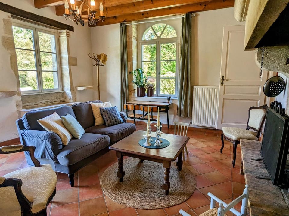 Maison forestière paisible avec piscine et animaux admis - FR-1-583-423 House in Bourgogne-Franche-Comté
