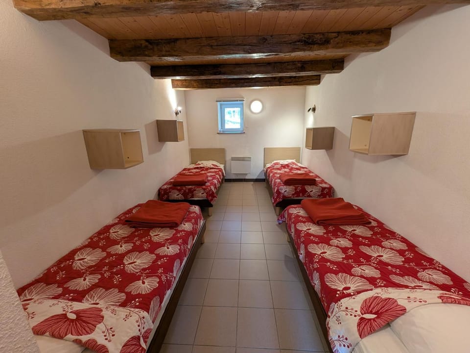 Gîte Le Séquoia: Confort pour 17 personnes, idéal pour randonner dans les Vosges Saônoises - FR-1-583-426 House in Bourgogne-Franche-Comté