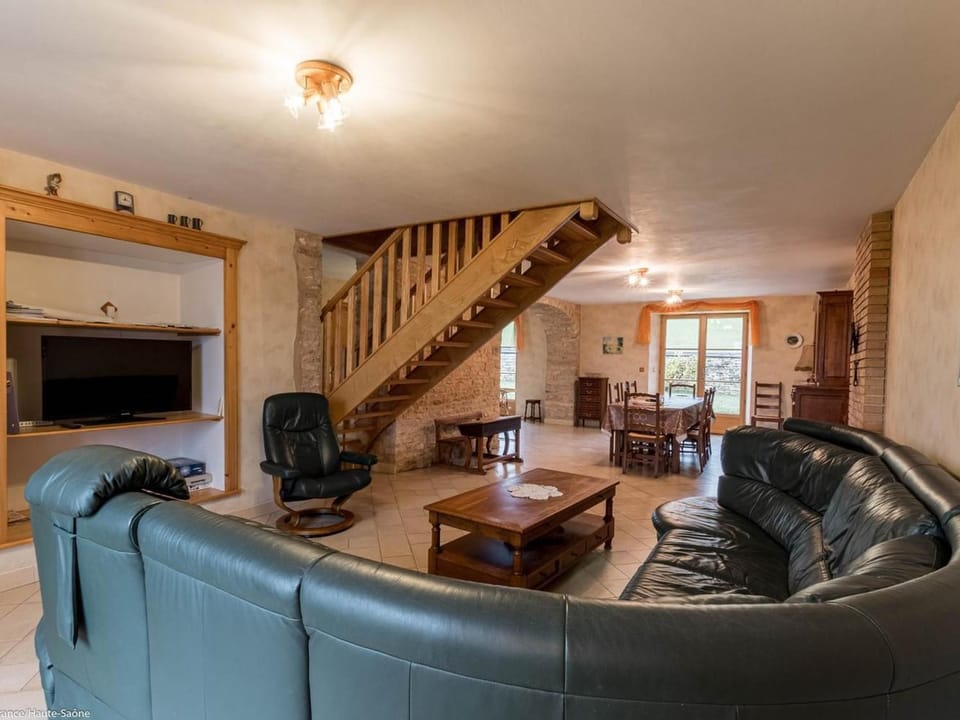 Maison spacieuse près de Vesoul avec cheminée, idéale pour familles - FR-1-583-434 House in Bourgogne-Franche-Comté
