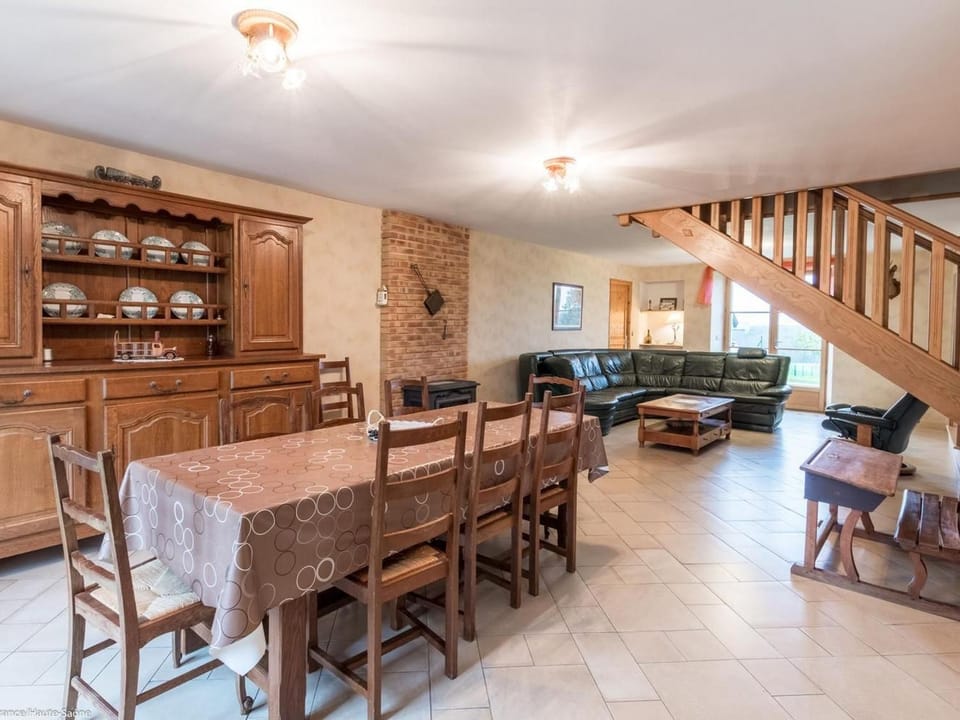 Maison spacieuse près de Vesoul avec cheminée, idéale pour familles - FR-1-583-434 House in Bourgogne-Franche-Comté