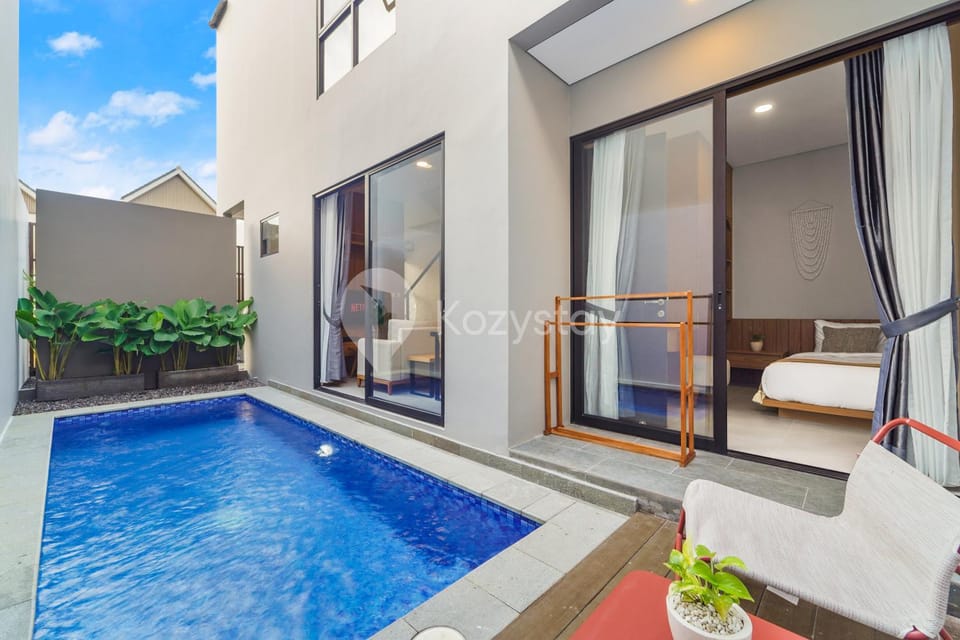 Property building, Swimming pool