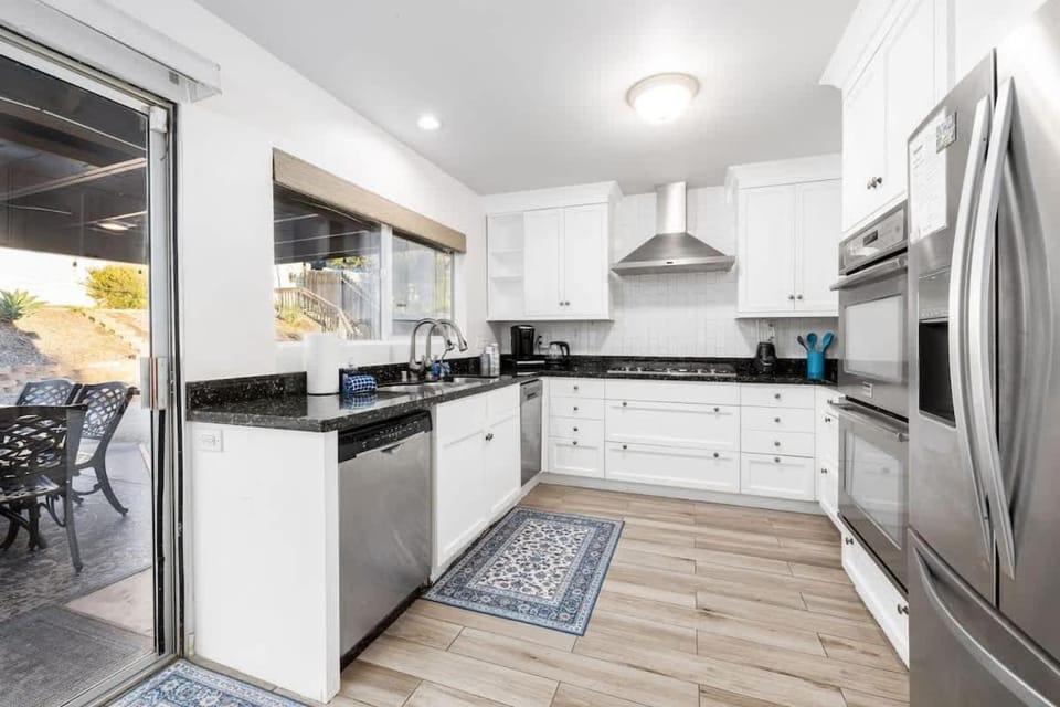 5 Bedroom Home With Firepit House in Rancho Bernardo