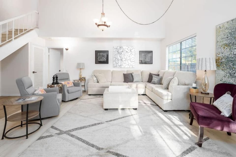 5 Bedroom Home With Firepit House in Rancho Bernardo