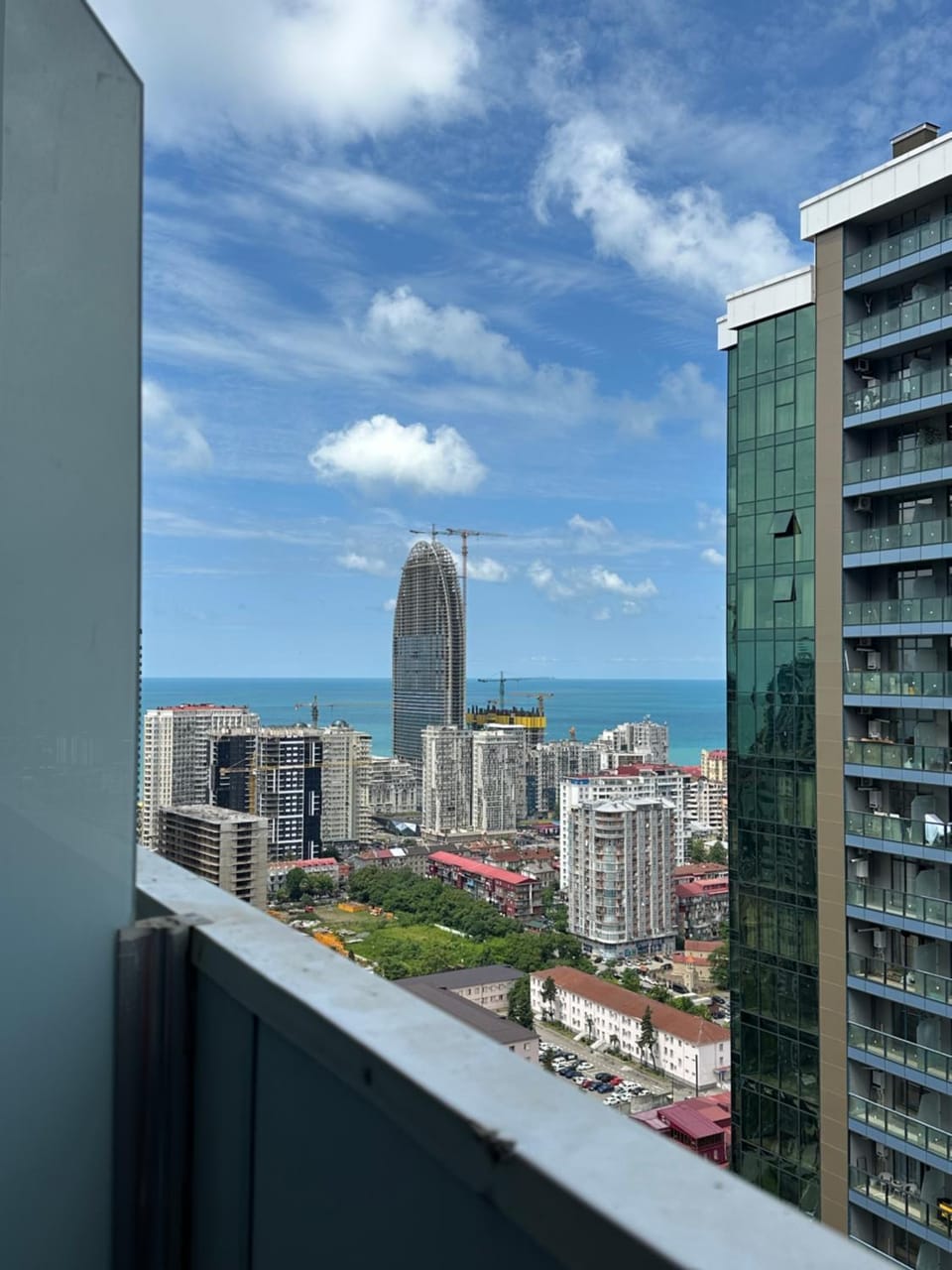 Property building, Nearby landmark, Day, Natural landscape, Balcony/Terrace, Dining area, City view, Sea view, Street view, Location