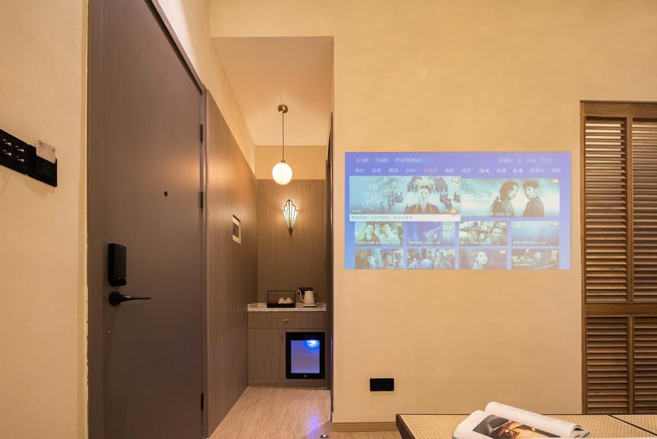 TV and multimedia, Photo of the whole room, Bedroom