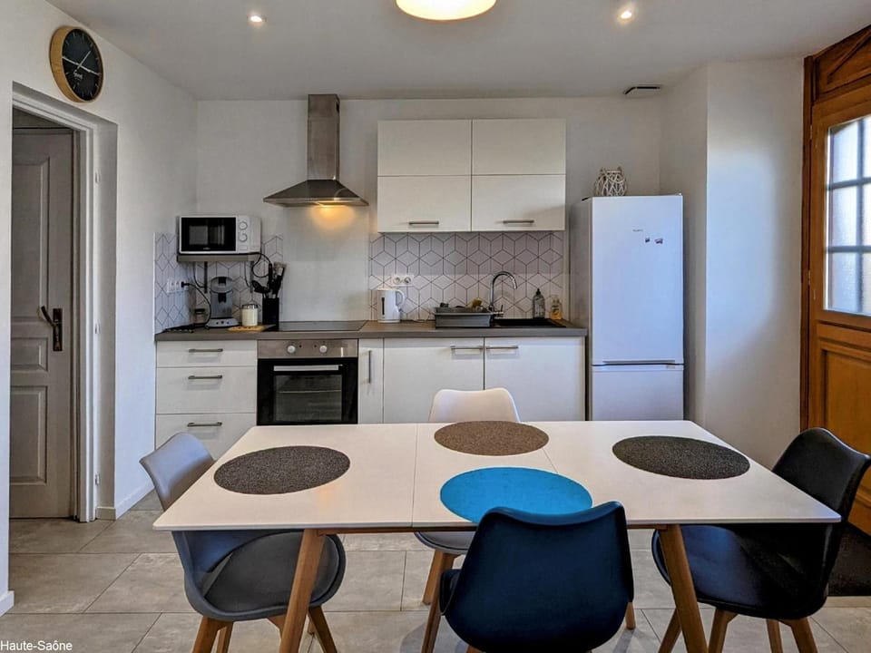 Appartement rénové avec jardin à Héricourt - FR-1-583-442 Apartment in Bourgogne-Franche-Comté
