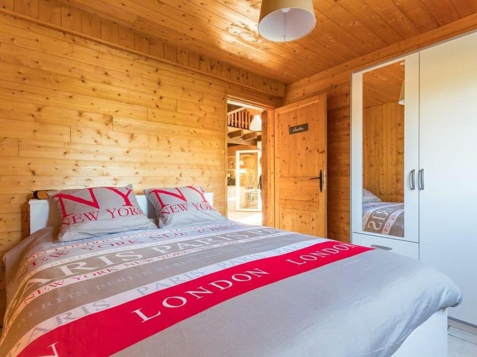 Charmante maison bois avec piscine et animaux admis - FR-1-583-475 House in Bourgogne-Franche-Comté