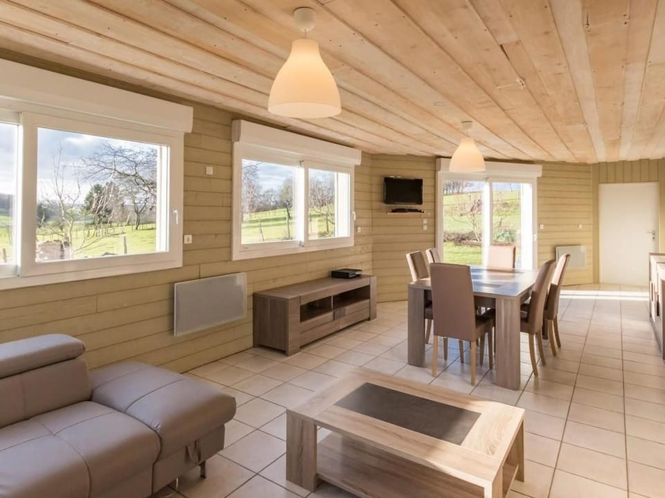 Charmante maison bois avec piscine et animaux admis - FR-1-583-475 House in Bourgogne-Franche-Comté