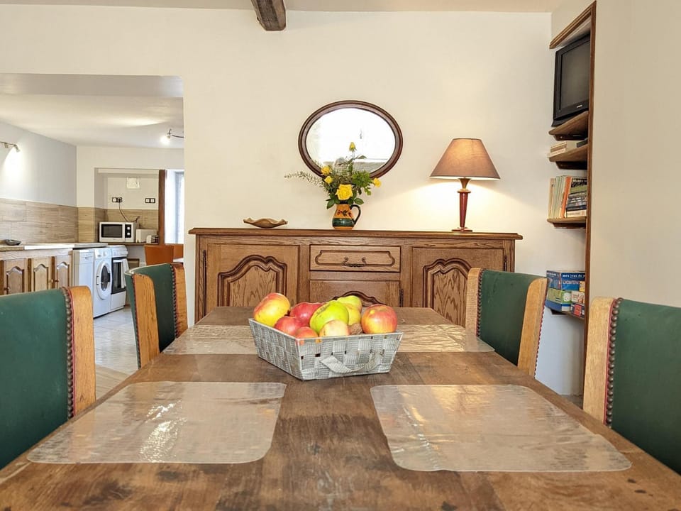 Gîtes chaleureux près de Luxeuil, jardin commun - FR-1-583-472 House in Vosges