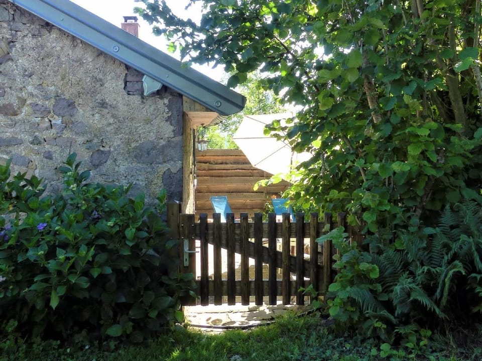 Gîte paisible dans une ancienne ferme avec WIFI et parking à Saint-Bresson - FR-1-583-440 House in Vosges