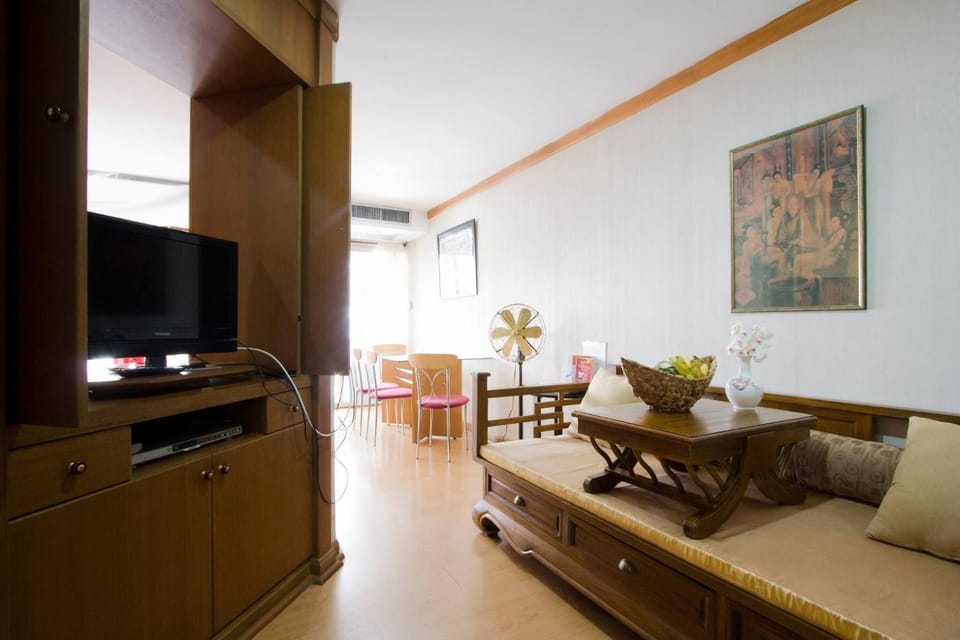 Communal lounge/ TV room, TV and multimedia, Living room