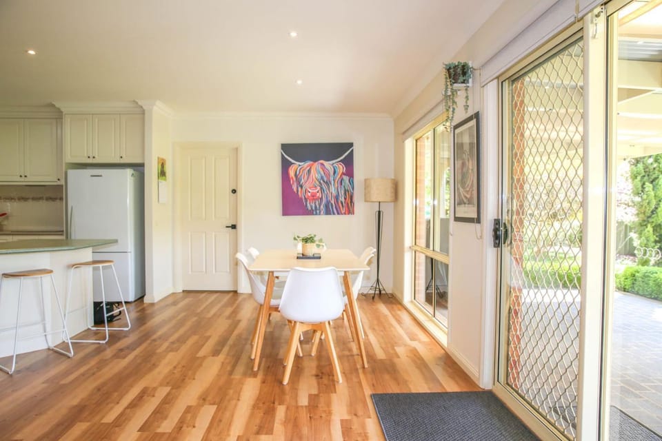 Patio, Kitchen or kitchenette, Dining area, heating, pet friendly, air conditioner