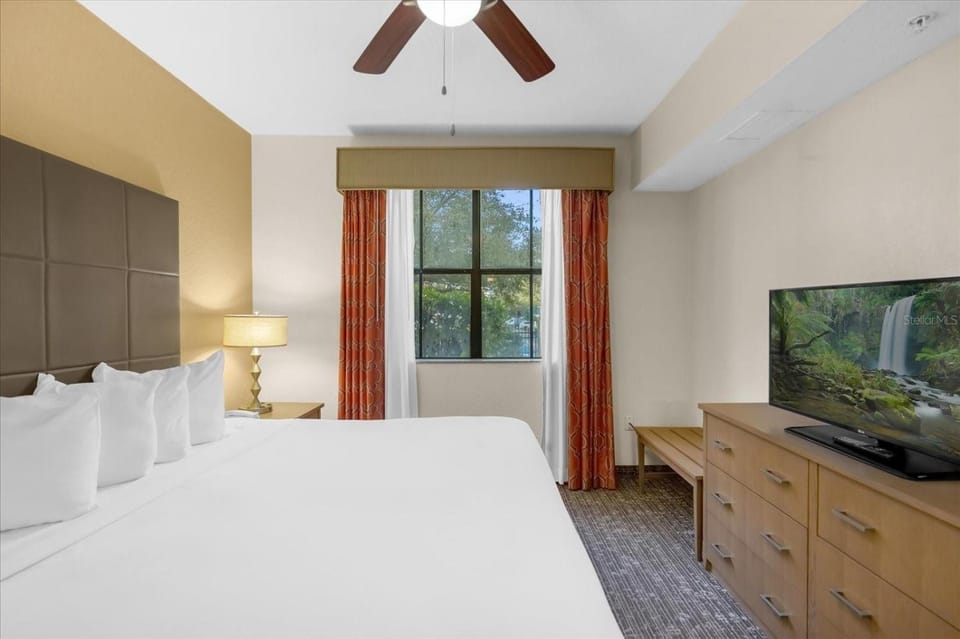 Resort Style Condo 4 miles from Disney Apartment hotel in Orlando