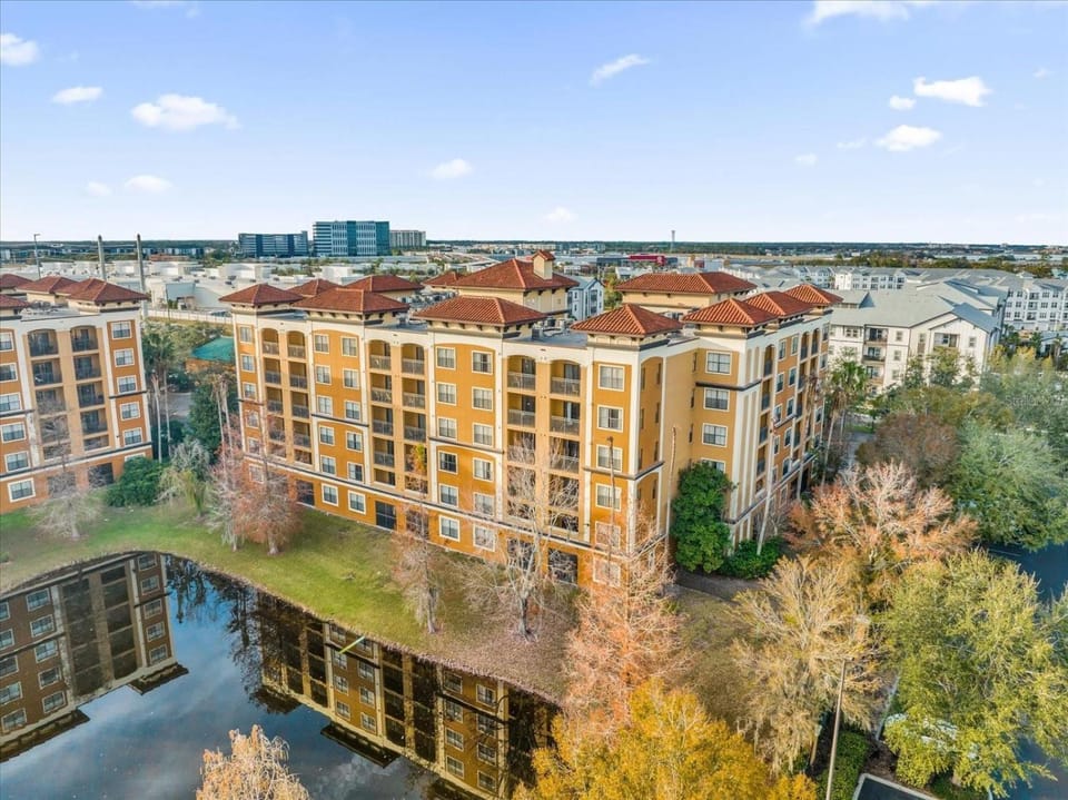 Resort Style Condo 4 miles from Disney Apartment hotel in Orlando