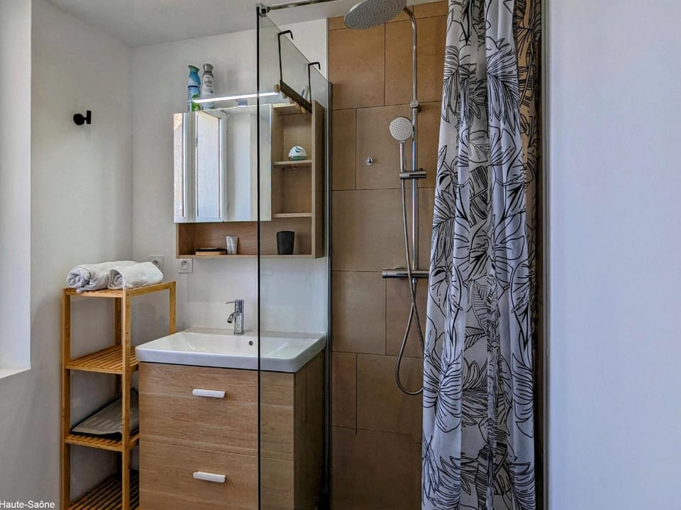 La ville à la campagne - Appartement rénové à Héricourt - FR-1-583-490 House in Bourgogne-Franche-Comté
