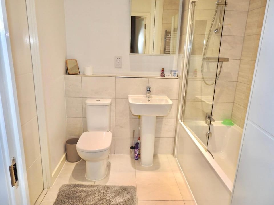 Royal Guest House Apartment in London Borough of Ealing