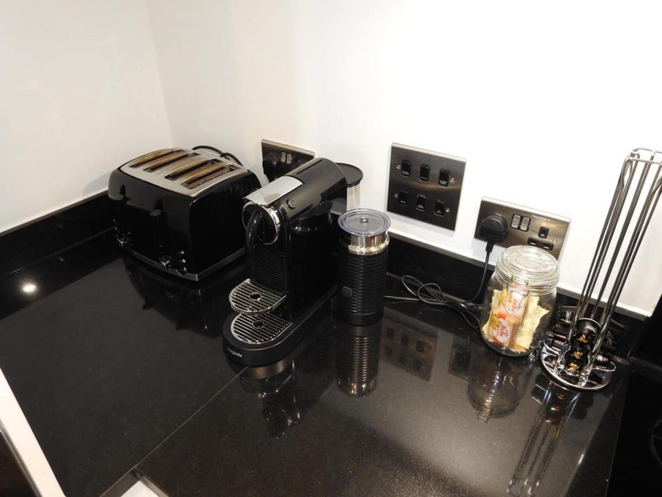 Royal Guest House Apartment in London Borough of Ealing
