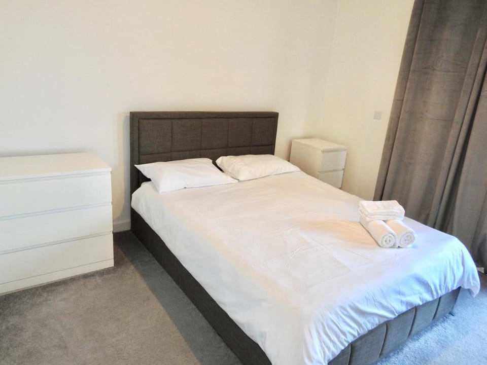 Royal Guest House Apartment in London Borough of Ealing