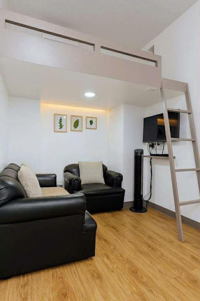 Close by the airports and tourist attractions Apartment hotel in Manila City
