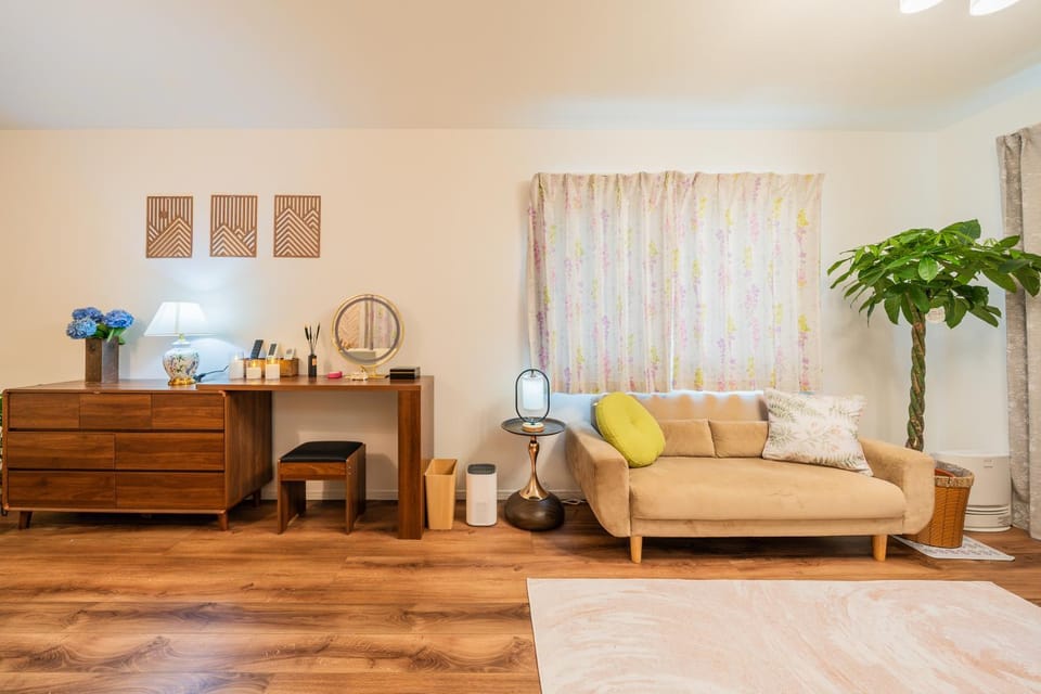 Living room, Photo of the whole room
