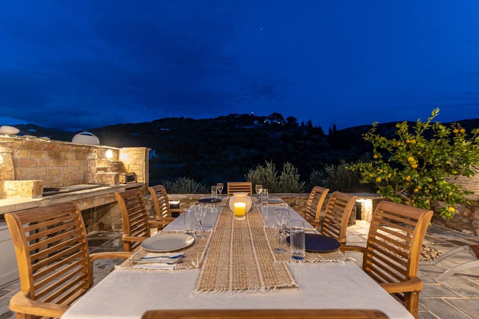 Patio, Natural landscape, View (from property/room), Balcony/Terrace, Dining area, Mountain view