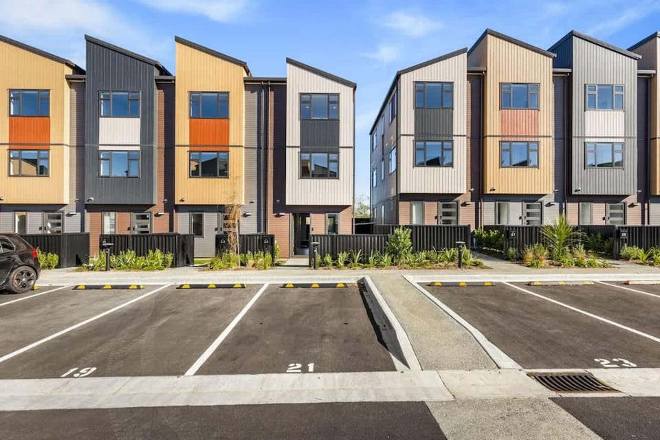4BR Townhouse Perfect for Families I Zodiak Stay Apartment in Auckland