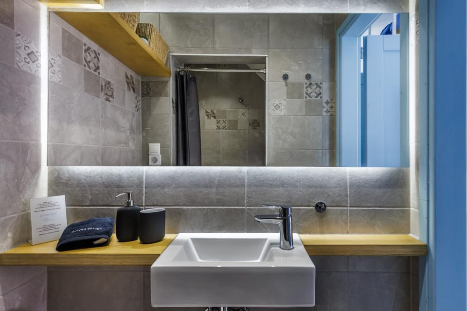 Le Petit Bati Blue Apartment in Skopelos