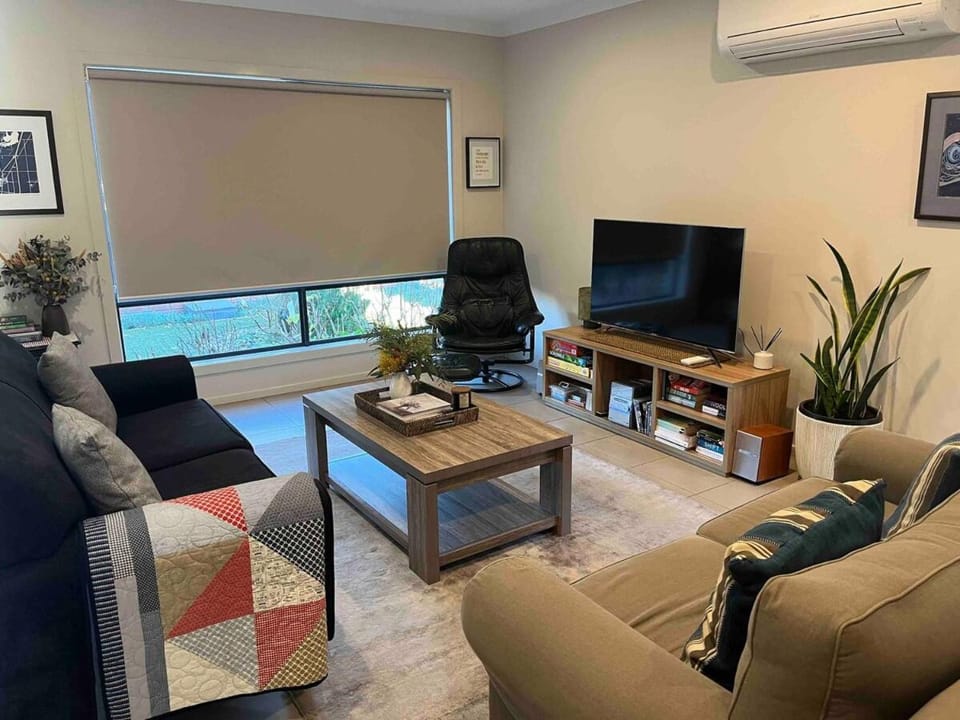 TV and multimedia, Living room, air conditioner