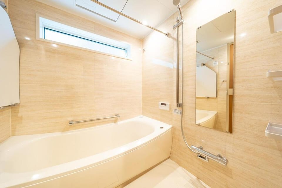 Shower, Hot Tub, Bath
