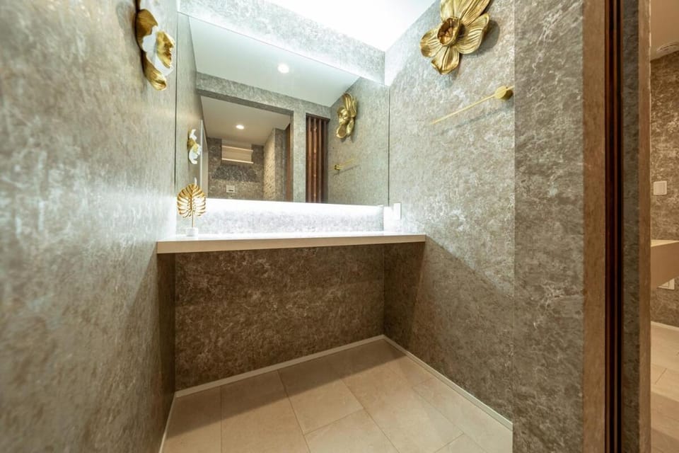 Hot Tub, Bathroom