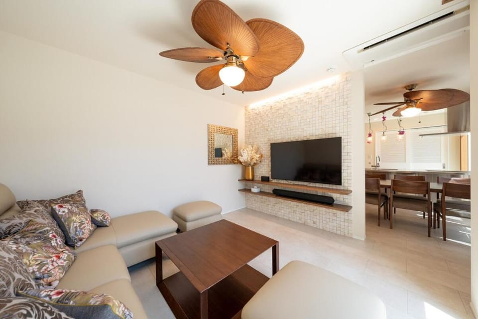 Communal lounge/ TV room, Communal lounge/ TV room, TV and multimedia, Living room, Seating area, Evening entertainment
