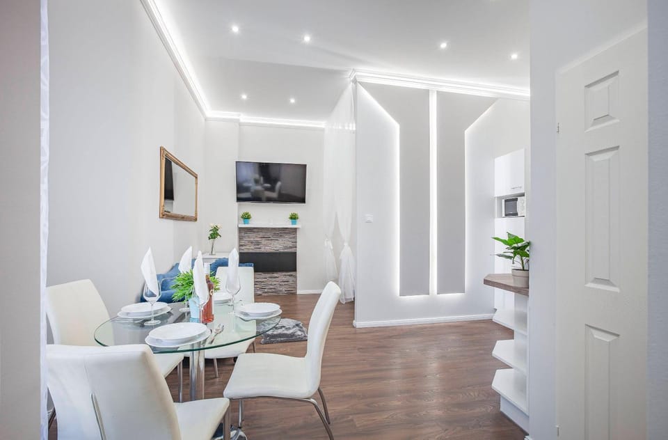 TV and multimedia, Kitchen or kitchenette, Dining area