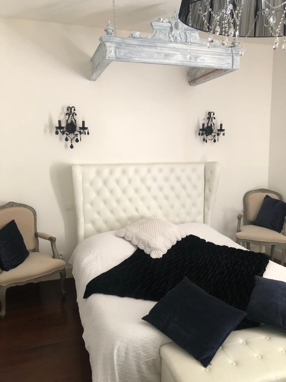 Bed, Living room, Photo of the whole room, Bedroom