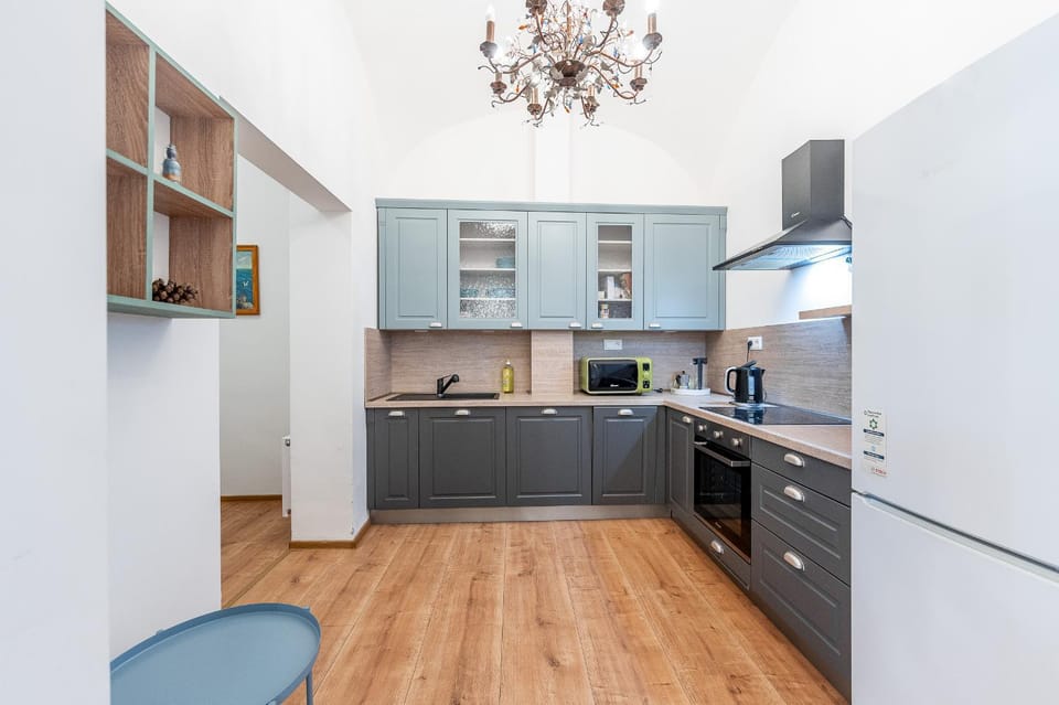 Kitchen or kitchenette, dishwasher, oven, stove