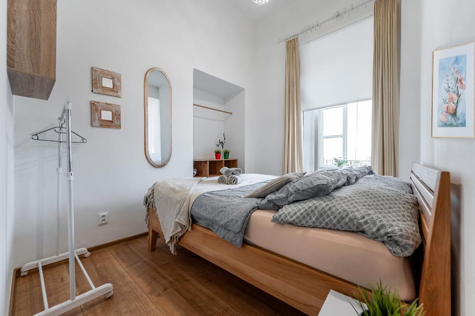 Bed, Photo of the whole room, Bedroom, towels