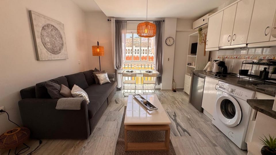 Kitchen or kitchenette, Living room, Dining area, stove, toaster, washing machine