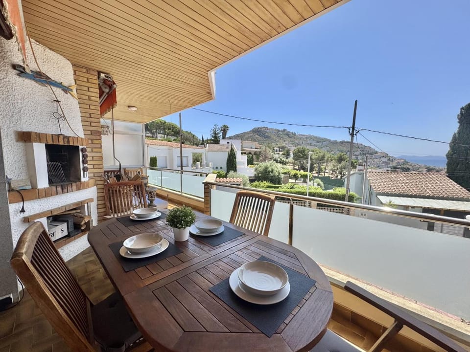 View (from property/room), Balcony/Terrace, Dining area