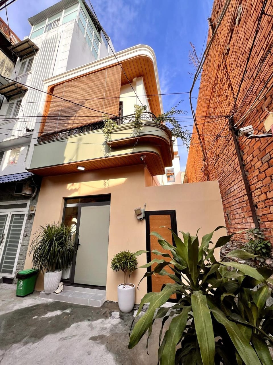 Property building, Day